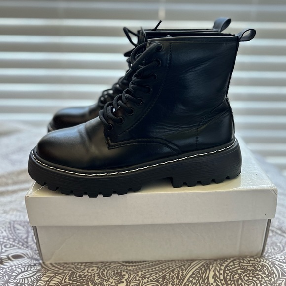 Shein Women Black Minimalist Lace-up Front Boots - Picture 2 of 5